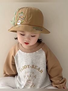 หมวกเด็ก 6-8 ปี รอบหัว: 46-48 ชม. หมวกบักเก็ต (Bucket) แต่งลายไดโนเสาร์ 🦖 ปีกหมวกปักอักษร HAPPY หมวกเด็กผู้ชาย หมวกเด็กผู้หญิง หมวกแฟชั่นเด็ก หมวกเด็กกันแดด หมวกเด็กเล็ก หมวกเด็กน้อย หมวกปีกรอบ มีสายยางยืดคล้องใต้คาง