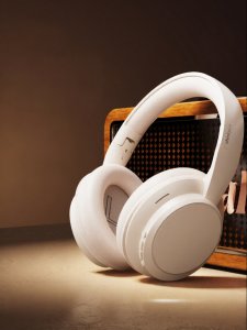 Lenovo | Bluetooth Wireless Gaming Headset with Noise Cancellation