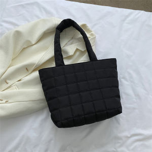 Fashionable Large Capacity Womens Tote Bag Commuter Single Shoulder Bag Casual Canvas Purse Zipper Closure Soft Handbag