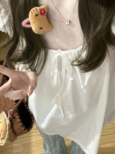 Áo Sơ Mi Nữ Tay Ngắn Dáng Rộng Mùa Hè 2025 Thiết Kế Mới Một Bên Vai Áo Búp Bê Màu Trắng Tay Bay Thoải Mái Thường Ngày