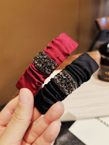 กิ๊บติดผมผ้าซาตินสีแดงวินเทจสไตล์ฝรั่งเศสสำหรับผู้หญิง กิ๊บติดผมแบบมีคริสตัล ทรงเรียบง่าย สไตล์ไฮเอนด์ ทรงหน้าม้า