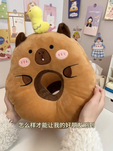 หมอนหนุนนอนคาปิบาร่าหมอนขนสัตว์รูปโดนัทน่ารัก หมอนอเนกประสงค์สำหรับนักเรียนและออฟฟิศหมอนนอนกลางวัน