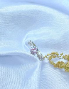 Cincin Perak 925 Wanita Elegan – Batu Zircon Bening + Taburan Berlian Kecil