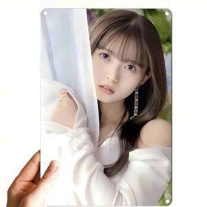 CIFbuy | Cô Gái Trẻ Châu Á Dễ Thương Chân Dung Đường Phố Bảng Hiệu Kim Loại Bằng Thiếc 2D Trang Trí Mảng Tường Phẳng Cho Phòng Ngủ Bar Man Cave