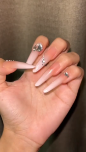 R832 เล็บปลอม เล็บปลอมยาว กันน้ำ เล็บเจลปลอม ทำเล็บแฟชั่น หลากหลายสไตล์ กล่องละ 24 ชิ้น