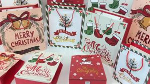 Merry Christmas ถุงของขวัญ หูหิ้ว กระดาษหนา ลายน่ารัก ติดแกรม ตรีมคริสต์มาส พร้อมส่ง