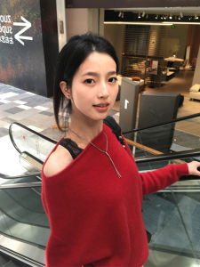 เสื้อสเวตเตอร์คอกลมแขนยาวสีแดงสำหรับผู้หญิง ทรงหลวม สไตล์ลำลอง แฟชั่นฤดูใบไม้ผลิ 2024 เสื้อสเวตเตอร์คอกลมสีพื้น