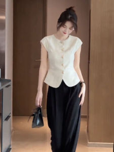 Slim-fit Womens Blouse Top for UV Protection and Anti-aging Polyester Fiber with Button Details Ultra-short Length