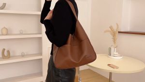 Bunnyshop🐰พร้อมส่ง💐 กระเป๋าใบใหญ่ หนังPU จุของได้เยอะมาก 3 สี