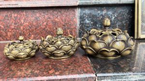 Lư xông trầm hoa sen bằng đồng 3 cỡ: Rộng 11cm nặng 0.5kg 13cm nặng 0.8kg17cm nặng 1.2kg