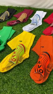 Paket Kaos kaki Bola AVO R8 Kaos Kaki Panjang Anti Slip Dan Lakop Dekker Avo Shin Guard