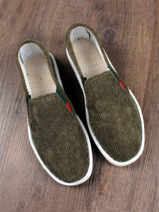 รองเท้าผ้าปักลายเส้นชายหนังสือ เท่ๆ ฤดูร้อน ระบายอากาศได้ดี วัสดุยางนิ่ม รองเท้าทำงาน รองเท้าสวมสบาย สไตล์สตรีท