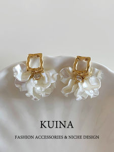 kuina | French White Petals Silver Pin Earrings