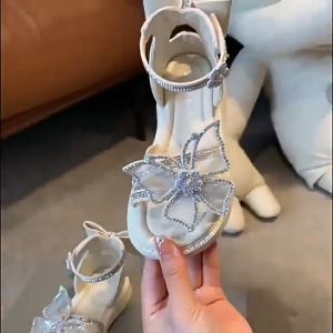 Dép Bé Gái Thời Trang Hàn Quốc Đính Hình Cánh Bướm Sành Điệu Size 26-37