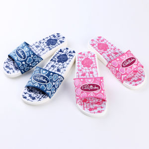 Ladies White Bottom Plastic Slippers Flat Bottom Bathroom Home Comfortable Lightweight Classic Summer Slippers Anti-Slip