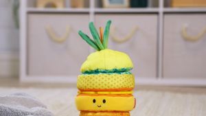 GM Kids เล่นผ้า รวมงามกับรูปแบบขนาด 6+ เดือน พร้อมส่งยอดเยอรมัน ผู้ชาย กล้ามเนื้อมัดเล็ก Pineapple Stacker (Melissa & Doug) MD0510