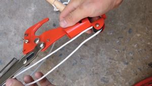 Kéo hái hoa quả trên cao và cưa cành cây