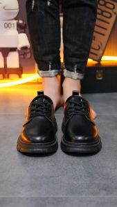 หนังสดใส รองเท้าลำลองผู้ชาย เทรนด์เกาหลี ธุรกิจสบายๆ พื้นนุ่มกันลื่น รองเท้าหนังระบายอากาศ