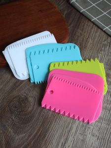 Plastic Dough Scraper Cake Cream Scraper Scraper Scraper Rice Noodles Cutter Semicircle Toothed Shape Hard Baking Tool