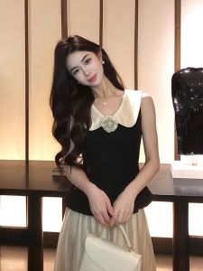 เสื้อกั๊กสั้นแขนกุดทรงเข้ารูปสไตล์ฝรั่งเศสสำหรับผู้หญิงในช่วงฤดูร้อนปี 2025 เสื้อคอวีแบบสวมหัวดีไซน์เก๋ไก๋และเป็นมิตร