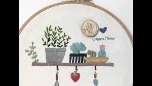 2pcs/set Round Magnetic Needle Minder Retro Painted Magnetic Needle Nanny Pin Holder Embroidery Needle Magnet Pin Holder for Sew