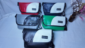 กระเป๋า12 นิ้ว ผ้าหนัง กันน้ำ สายเข็มขัดนิรภัย+ตัวเลื่อนแบบงาบ พร้อมส่งPU หนังเทียม