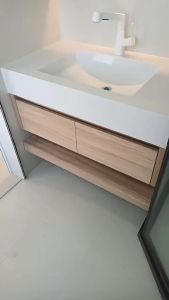 (Custom-made)ตู้เก็บของในห้องน้ำจากไม้จริง ชุดอ่างล้างหน้าห้องน้ำ และตู้กระจกอัจฉริยะในห้องน้ำ