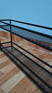 ชั้นวางขวดโหลไส้เครปชั้นวางกระปุกชั้นวางของชั้นวางเครื่องปรุงชั้นวางกระถางต้นไม้ชั้นเหล็กวางของ 2 ชั้น มีที่กั้น สูง 6 ซม. ขนาด ยาว 80 กว้าง 15 สูง 40 ซม. ระยะห่างระหว่างชั้น 30 ซม.