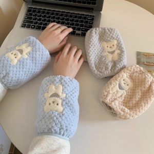 Tay Áo Nhung Ấm Áp Chống Bụi Bẩn Hoạt Hình Dễ Thương Cho Văn Phòng Tay Áo Nữ Thu Nhỏ INS Tay Áo Vệ Sinh Gia Đình