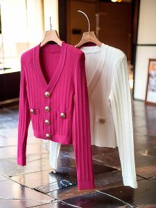 Luxury Knit Sweater Short Coat for Women in Black with V-Neck Three-Grain Button Long Sleeves Fashionable and Slim-fit