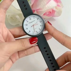 RECOMMENDATION STORE Jam Tangan Quartz Strap Rubber Analog Casual Gaya Retro Wanita Korean Fashion