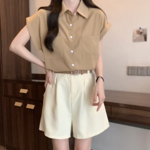Fashionable slimming set for womens summer wear new plus size for chubby women wearing a stylish and age reducing shirt wide leg shorts two-piece set