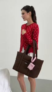 A DAY PUFFY TOTE BAG 🌈 กระเป๋านุ่มนิ่มไซค์ใหญ่ “กันน้ำ” รองรับโน๊ตบุ้ค15นิ้ว (ฟรีพวงกุญแจ mini pouch)