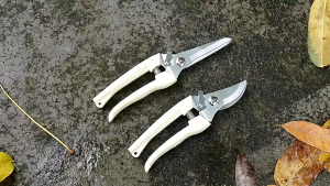 Gunting Taman Profesional Ergonomis Warna Ivory untuk Pruning dan Pruning Ranting