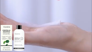 Cleansing Water สูตรอ่อนโยน สกัดใบบัวบก ล้างเครื่องสำอางล้ำลึก ไม่เหลือสิ่งตกค้าง เนื้อน้ำสดชื่น ไม่ตึงผิว เหมาะสำหรับผิวแพ้ง่าย 100ml