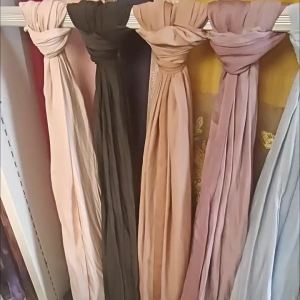 Penghantaran dari China [2025] Musim Luruh a Baru Warna Pepejal Jualan Heba Indonesia Melayu Beludru Panjang Selendang Perdagangan Asing Popular Monokrom Serban Etnik Serban Wanita 3.1