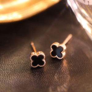 ต่างหูเกลียวลายเลื่อมแบบใหม่ปี 2025 ดีไซน์เก๋ไก๋ไม่ซ้ำใคร ต่างหูแบบมีรูปหอย ไม่ต้องเจาะ ต่างหูแฟชั่นสำหรับผู้หญิง