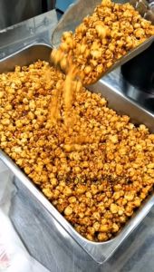 FOODIEMART [PRE ORDER 3-7 DAYS]  [HALAL] Premium Caramel Popcorn - 5kg (Pasar Malam Night Market Bazaar Raya Repack Rangup Party Birthday Vacuum Sealed Wedding Event)