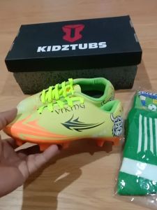 Paket Komplit Sepatu Bola & Kaos Kaki Anak Usia 6-10 Tahun