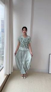 Fashion suit handmade three-dimensional decal short sleeved T-shirt with pleats large swing skirt 2 pieces for women