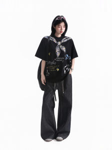 zuocisankon | Vintage Graffiti Black Womens Short Sleeve T-shirt