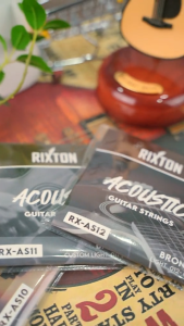 Rixton 6pcs Acoustic Guitar Strings Set Guitar Accessories with Free 2pcs Guitar Picks