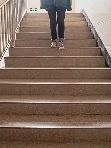 3 Meter Lis Tangga Pengaman Anti Selip Type L 5cm KARET Step Nosing + Perekat 3M