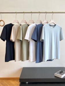 เสื้อยืดแขนสั้นผู้ชายระบายอากาศได้ดี แห้งเร็ว เทคโนโลยีสีดำ กันยูวี แฟชั่นฤดูร้อน สไตล์ลำลอง