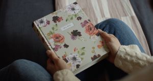 ESV Deluxe Journaling Bible for Women (Hardcover/ Leathersoft) - Wide Margins for Study Notes Single Column English Standard Version for Girls
