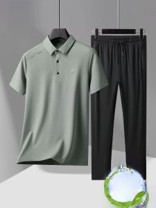 ROMON | ชุดลำลองชายฤดูร้อนใหม่ ชุดเสื้อยืดแขนสั้นผ้าไหมน้ำแข็ง 2 ชิ้น ชุดลำลองสำหรับผู้ชาย วัยกลางคนและผู้สูงอายุ ชุดลำลอง