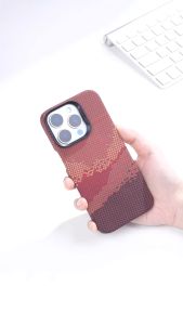 Ốp Lưng Carbon siêu mỏng cho iPhone 16 Pro iP 16 Pro Max hiệu Benks Montage ArmorAir GoldenTide Chất Liệu Kevlar 600D hỗ trợ sạc từ tính Bền Bỉ