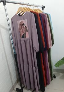 Priskila Cell SORAYA MIDI DRESS BO Bahan CRINKLE APLIKASI SABLON LD 100 Midi Dress Wanita Kekinian 2023 Gamis Kasual Sablon Aesthetic Baju Terusan Dress Panjang Cewek OOTD Hijab Simple