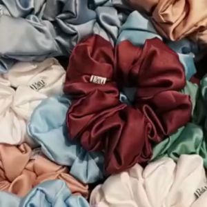 BIIU Scrunchie Ikat Rambut Silk Matte