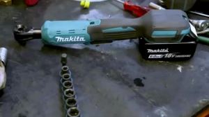 Makita | Cờ Lê Góc Vuông Không Dây Makita 18V Không Chổi Than Dụng Cụ Điện Cầm Tay Với Đèn LED Tốc Độ Biến Thiên Dùng Cho Sửa Chữa Và Làm Việc DIY Tại Nhà